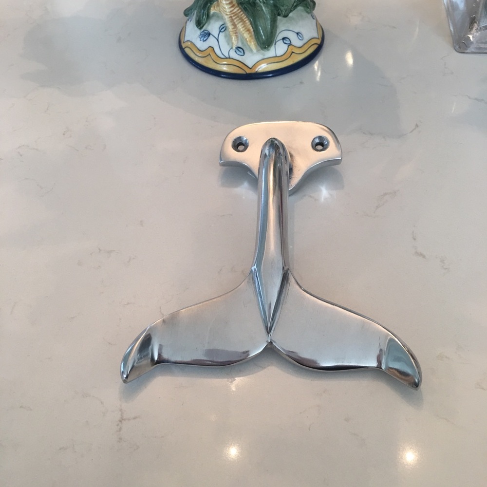 Whale tail hook
